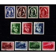 Ungarn. Lot med 3 forskellige komplette sæt.